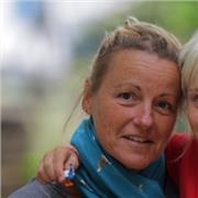 Formatrice donne cours de soutien en matières générales et dans le domaine sanitaire et social